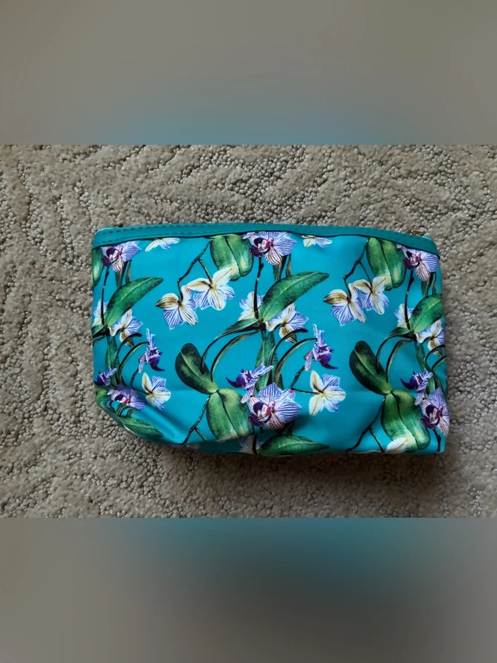 Thai Airways × Jim Thompson Royal Silk Class Amenity Kit